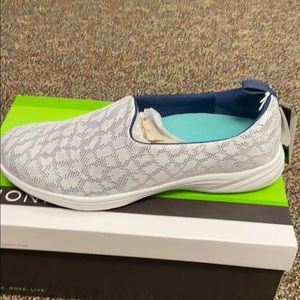 Brand new Vionic 11. Hydra. White